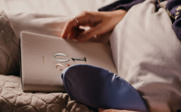 Evening Routine ฉบับรีเซ็ต: ปิดวันยังไงให้นอนหลับง่ายขึ้น พร้อมรับมือความเครียด Evening Routine ฉบับรีเซ็ต: ปิดวันยังไงให้นอนหลับง่ายขึ้น พร้อมรับมือความเครียด